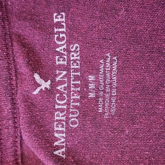 American Eagle maroontee with blue and black graphics - Picture 14 of 15